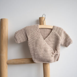 Gehaakt wikkelvestje 0-6 maanden bobby